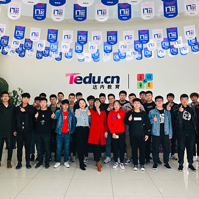 招生火爆！達內(nèi)教育10月再現(xiàn)“萬人開班”火爆盛況