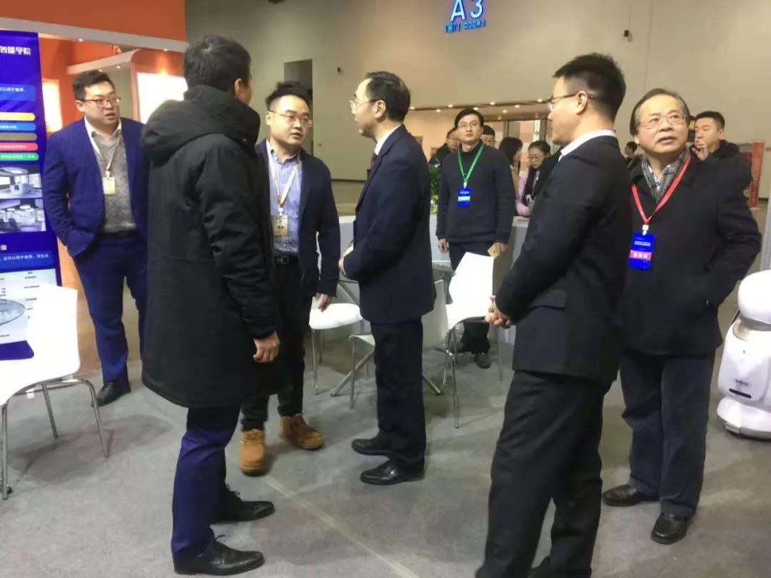 簽約5所高校，發(fā)布2大項目，達內(nèi)在江西省第二屆高?？萍汲晒骨袑嵧苿赢a(chǎn)學(xué)研用深度融合
