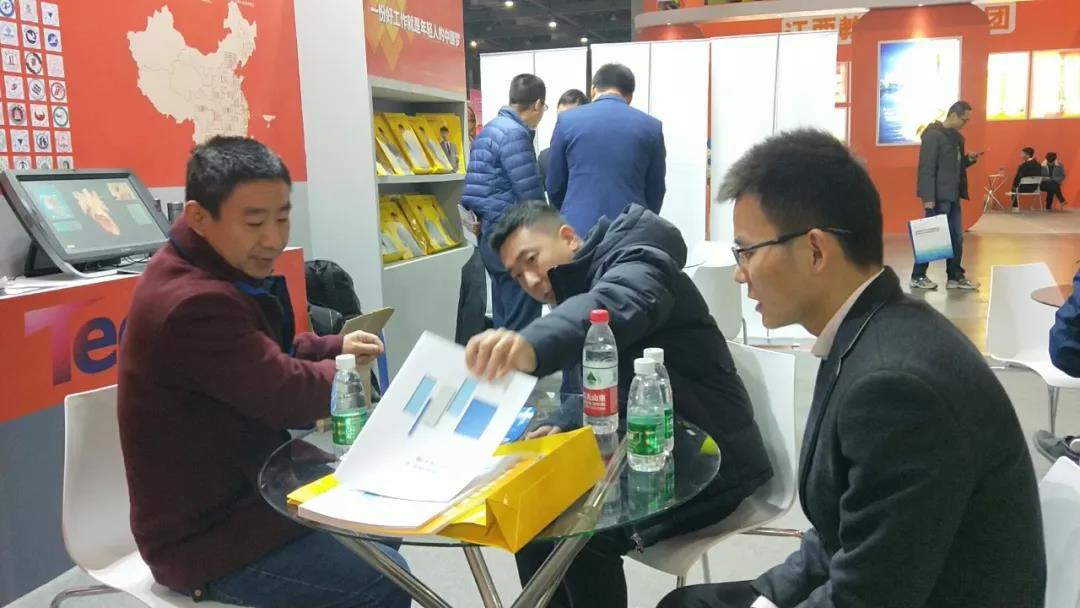 簽約5所高校，發(fā)布2大項目，達內(nèi)在江西省第二屆高?？萍汲晒骨袑嵧苿赢a(chǎn)學(xué)研用深度融合