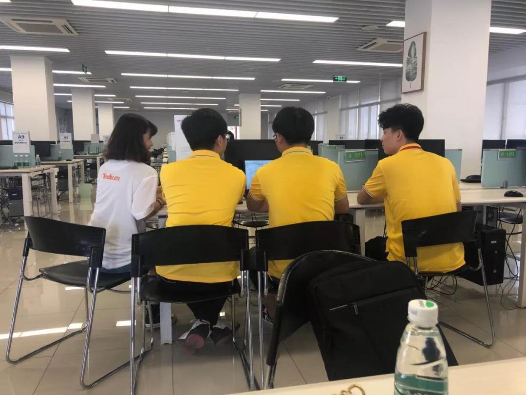 湖南軟件職業(yè)學院達內(nèi)大數(shù)據(jù)學院的同學們，榮獲第八屆軟件杯大賽國家三等獎！