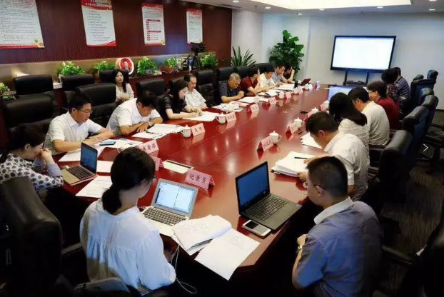 “AI+智慧學(xué)習(xí)”項(xiàng)目高職層次人工智能類專業(yè)人才培養(yǎng)方案專家審閱會(huì)現(xiàn)場(chǎng)