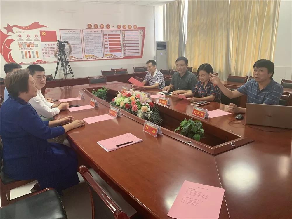 達(dá)內(nèi)與吉首大學(xué)張家界學(xué)院攜手簽約，共建會計專業(yè)