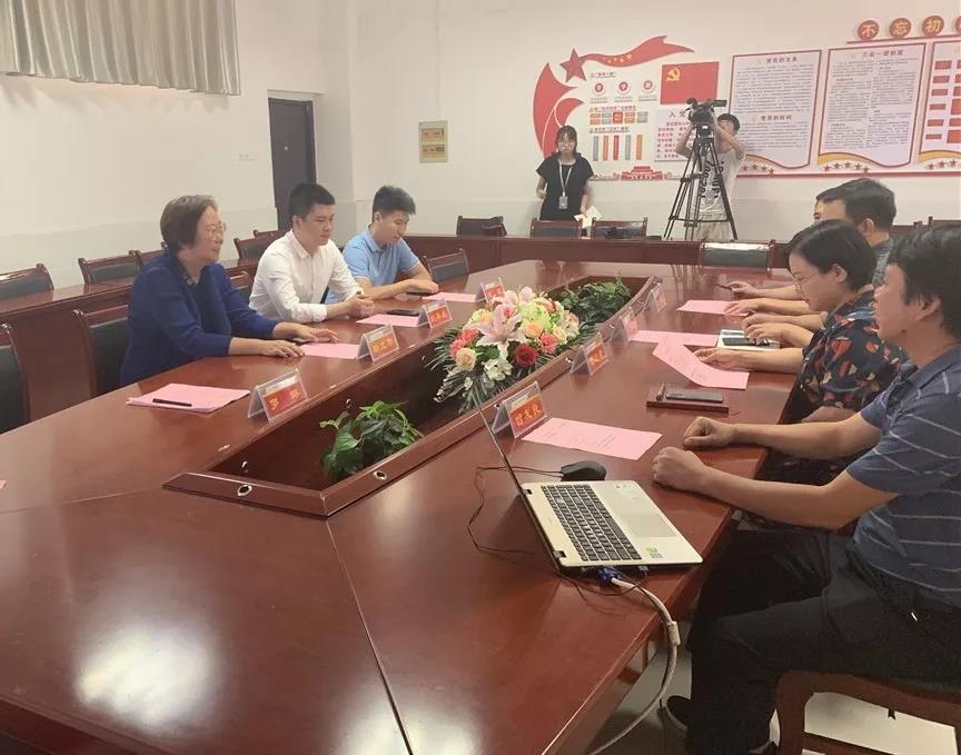 達(dá)內(nèi)與吉首大學(xué)張家界學(xué)院攜手簽約，共建會計專業(yè)
