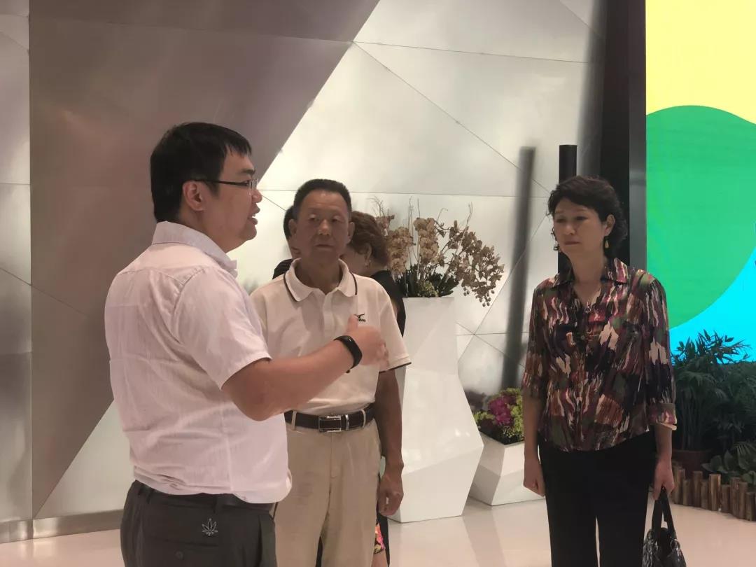 達(dá)內(nèi)教育集團(tuán)中西區(qū)總經(jīng)理李凌接待重慶市職業(yè)教育學(xué)會領(lǐng)導(dǎo)一行